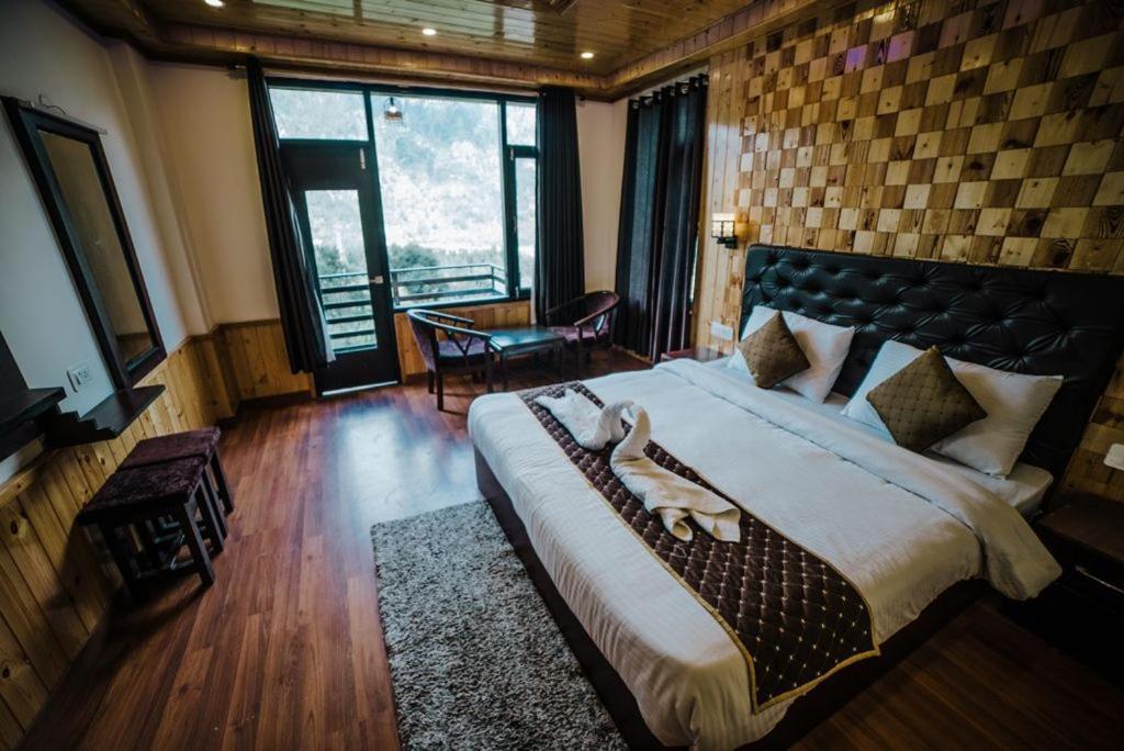 Hotel Black Magic Manāli Eksteriør bilde